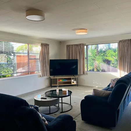 Home With Spa, Sauna, Garden In Prime Location Rotorua Exterior photo