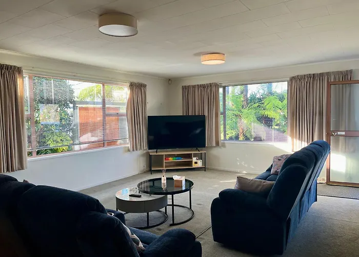 Home With Spa, Sauna, Garden In Prime Location