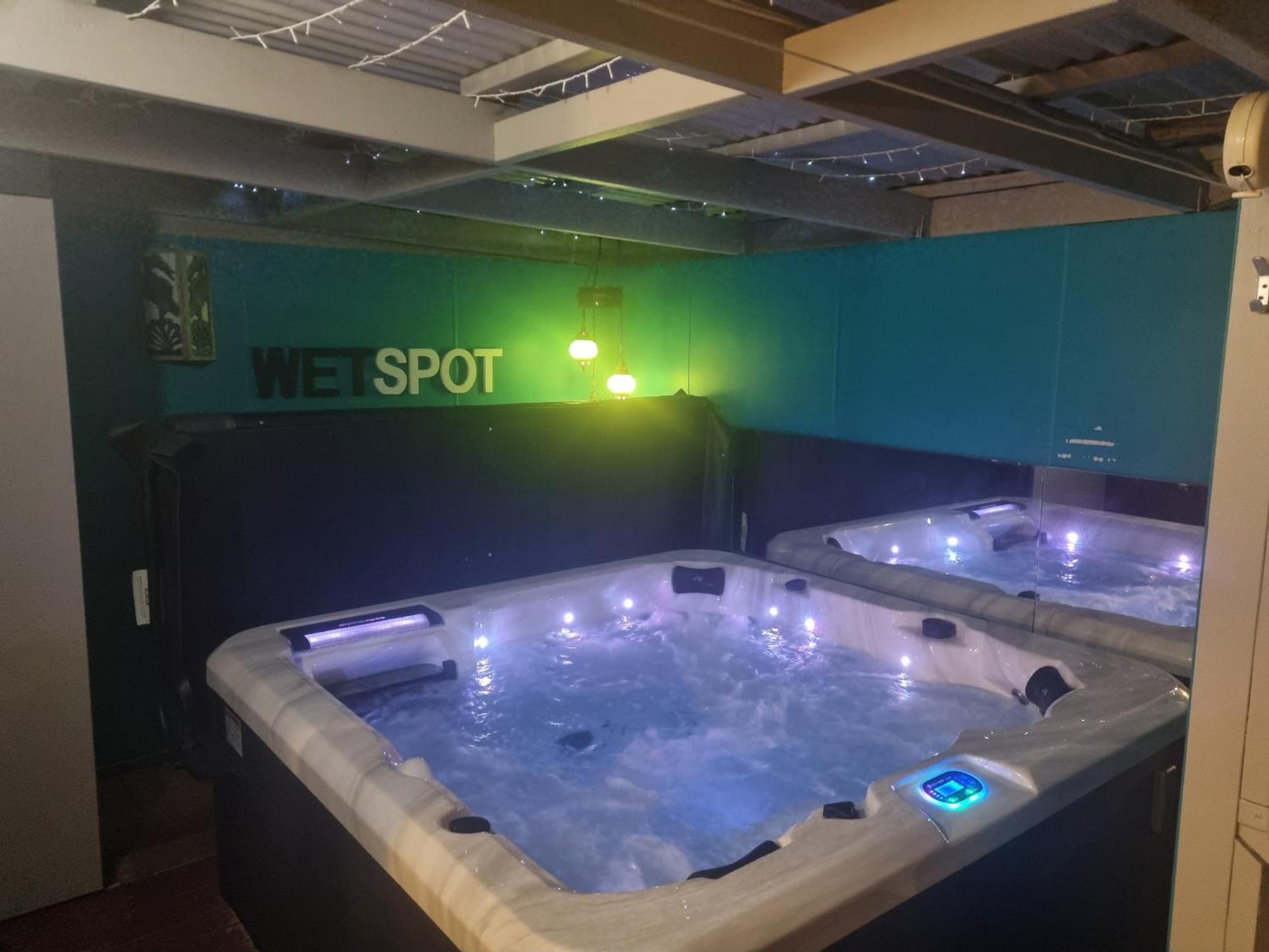 With Spa, Sauna, Garden In Prime Location *